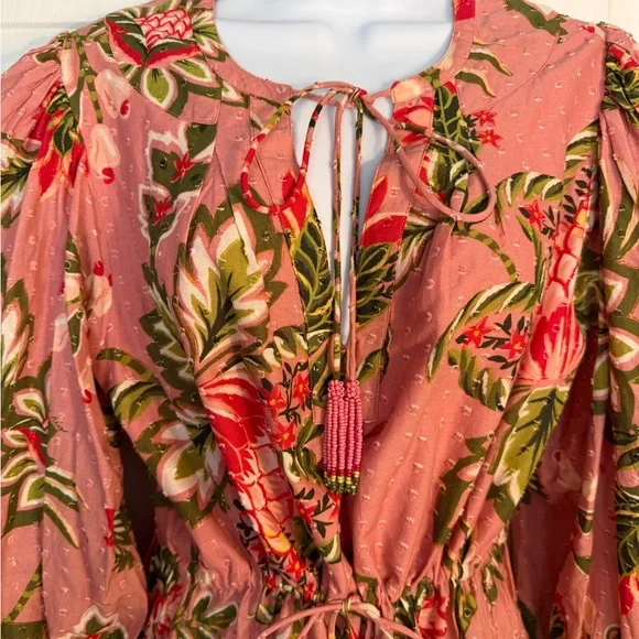 FARM Rio Aura Peasant Dress. Pink floral size medium. Size Medium